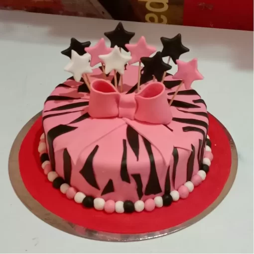 16Th Birthday Fondant Cake - Image 2