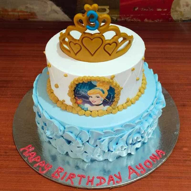 cinderella cake | A 2D hand-cut image of Cinderella on top o… | Flickr