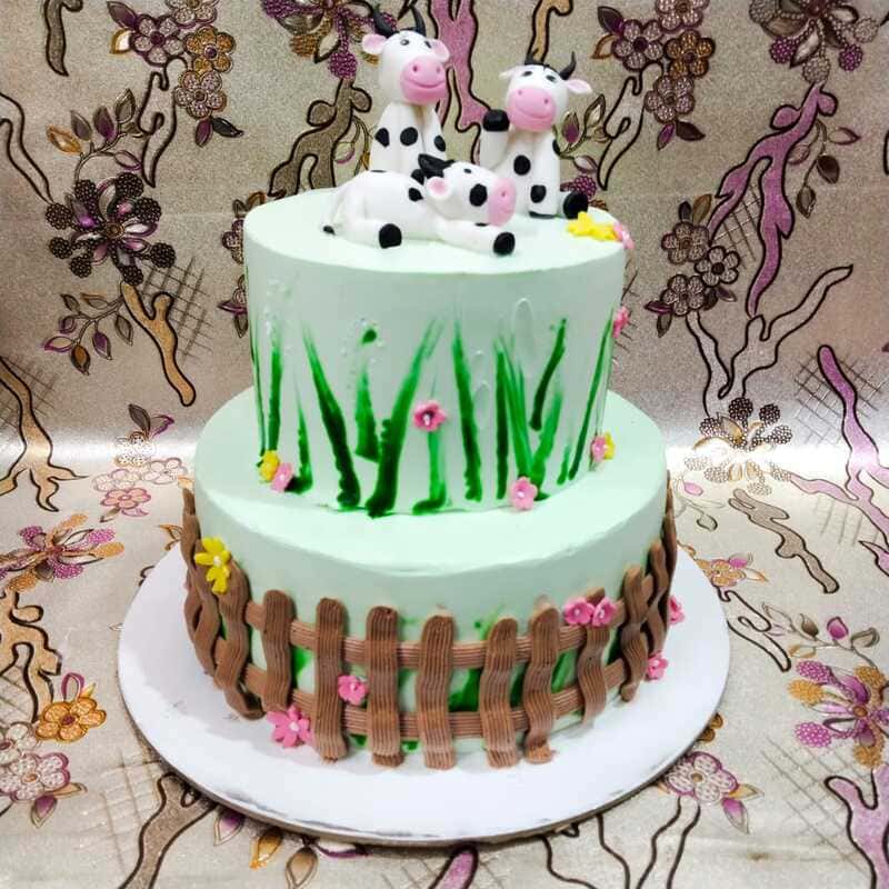 Baby cow theme cake, Food & Drinks, Gift Baskets & Hampers on Carousell